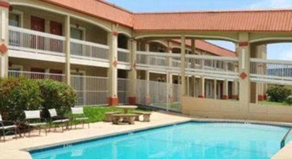 Oyo Hotel Tyler Northwest Mineola Hwy Екстер'єр фото